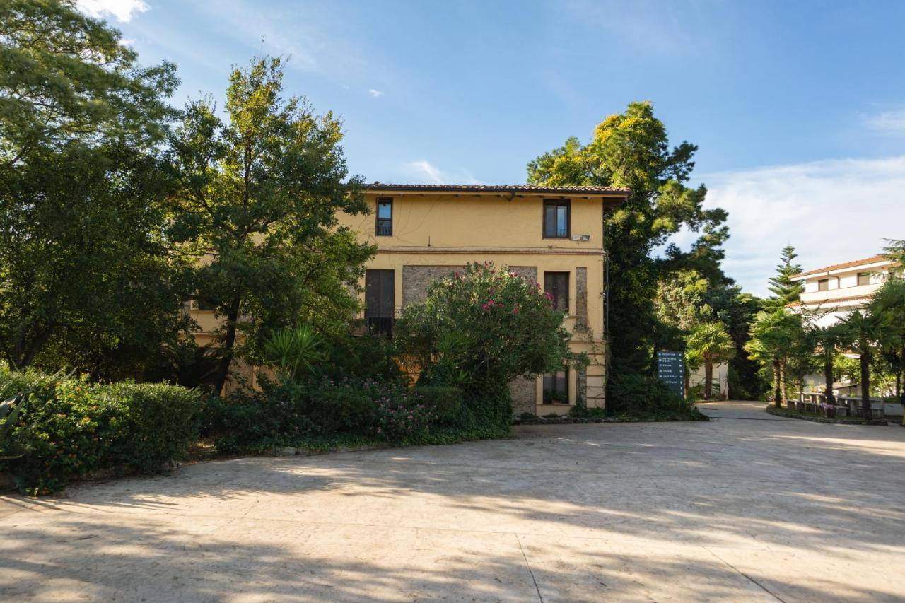 Costantino Farm stay *